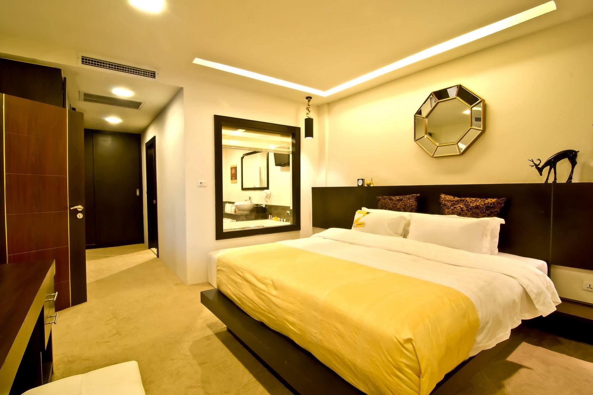 Rashmi'S Plaza Hotel Vientiane Buitenkant foto